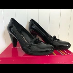 BCBGIRLS high heel black shoes